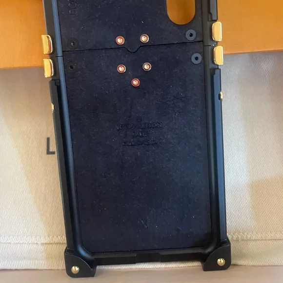 BRAND NEW LOUIS VUITTON EYE TRUNK WITH STRAP IPHONE X/XS (RARE ORIG.MONOGRAM) - Picture 7 of 8